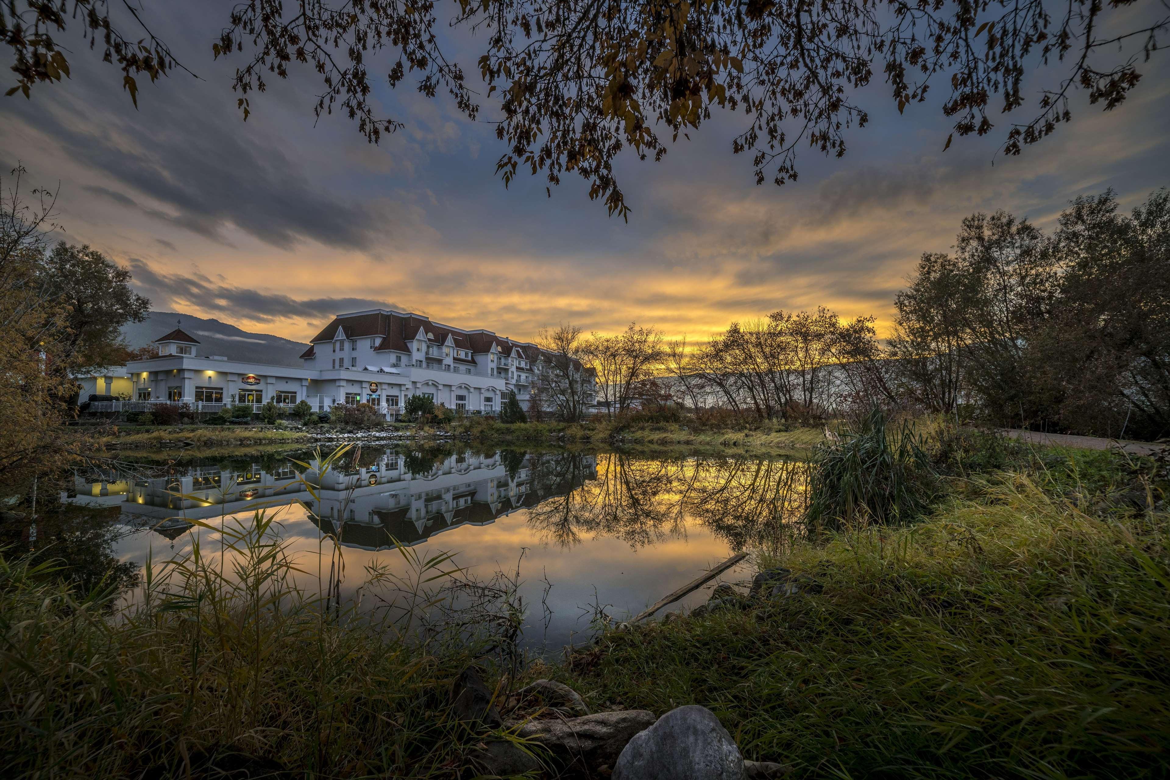 Prestige Harbourfront Resort, Worldhotels Luxury Salmon Arm Exterior foto