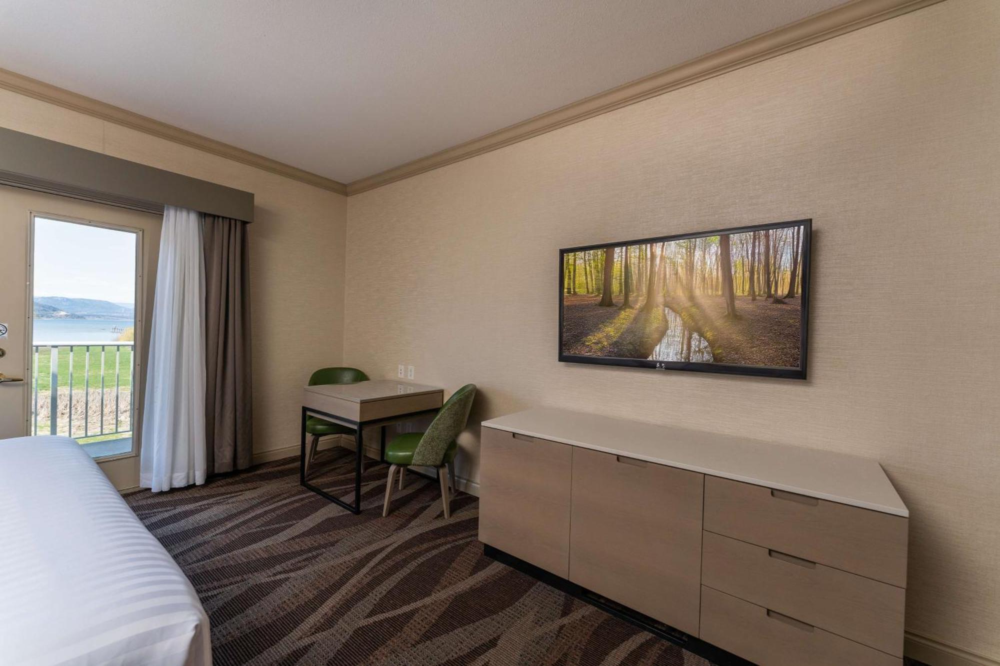 Prestige Harbourfront Resort, Worldhotels Luxury Salmon Arm Exterior foto