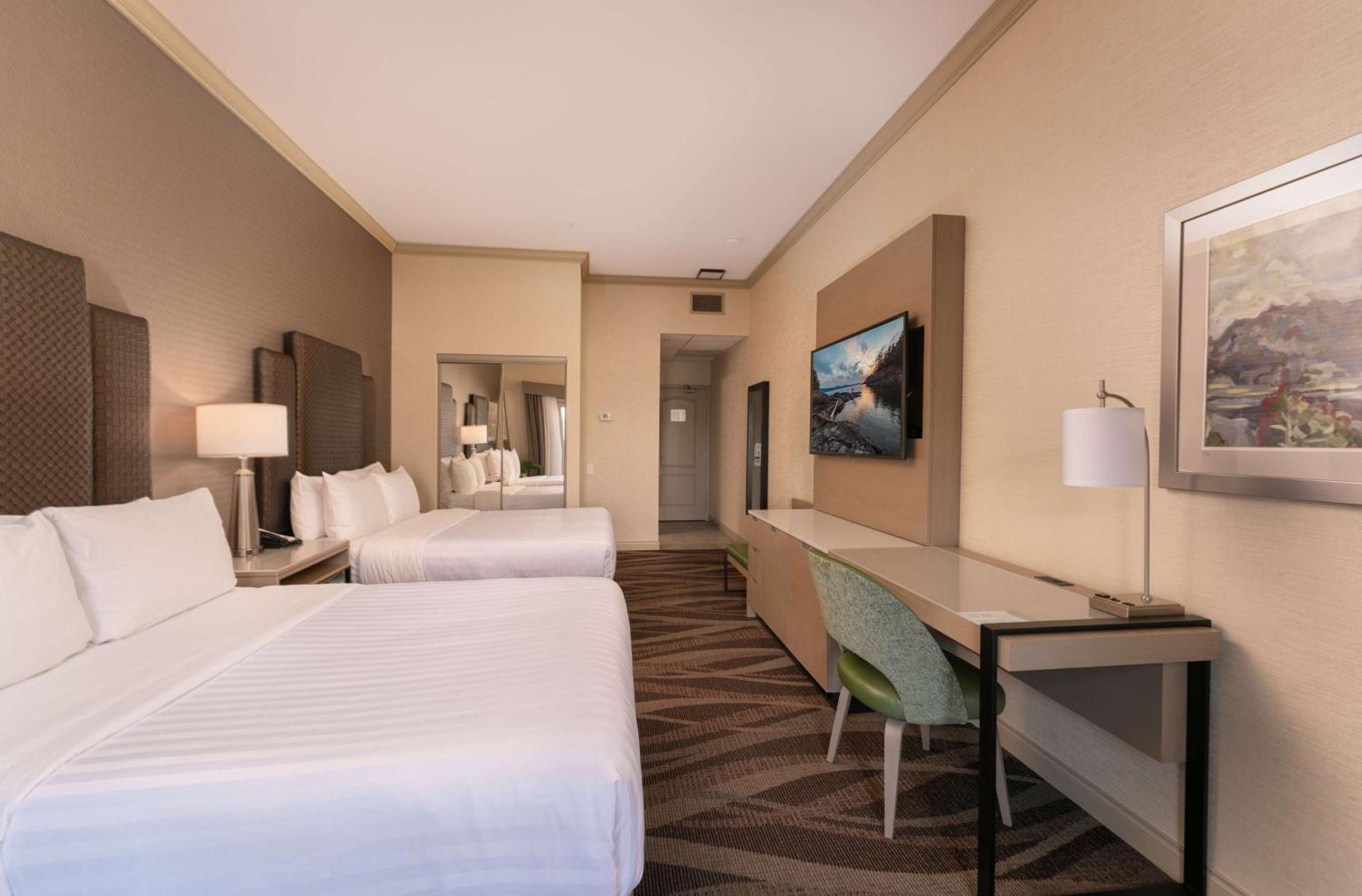 Prestige Harbourfront Resort, Worldhotels Luxury Salmon Arm Exterior foto