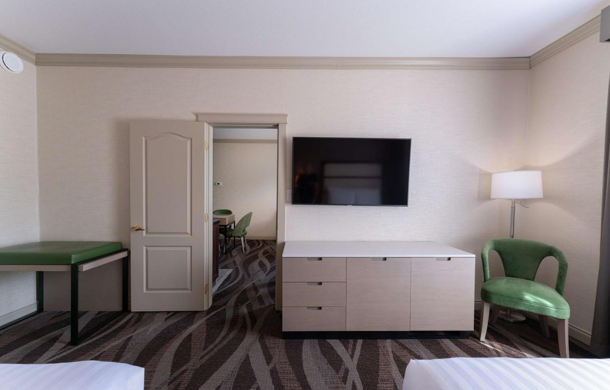 Prestige Harbourfront Resort, Worldhotels Luxury Salmon Arm Exterior foto